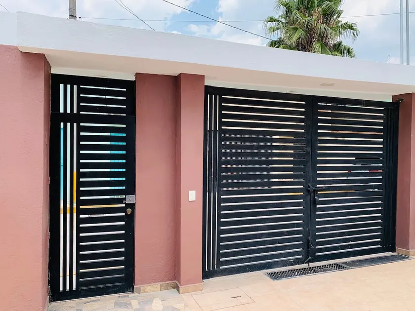 Downtown house “Toltec City” - Image 1