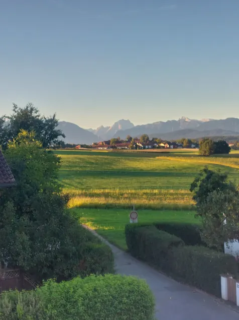 Top floor apartment with mountain view - Image 1