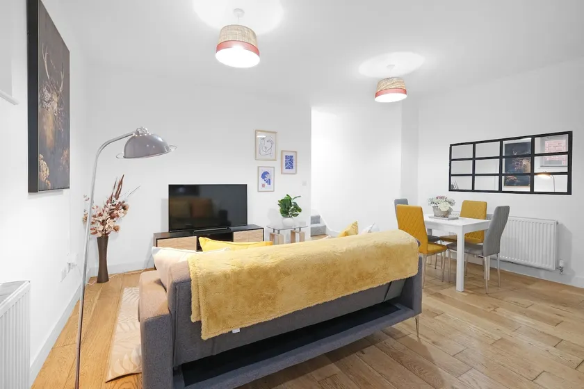 Eastons 2 Bedroom Apartment with Sofa Bed - Image 1