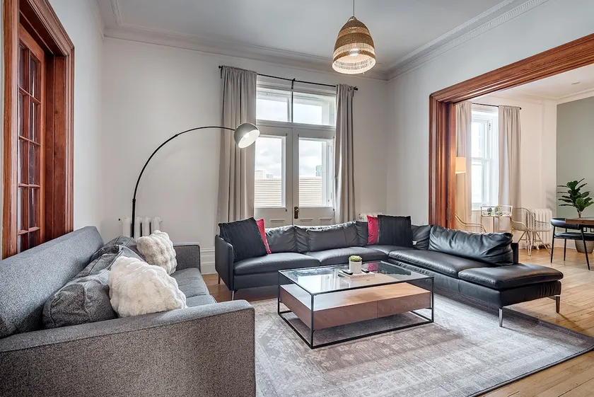 Beautiful Villa Montreal Downtown - Image 1