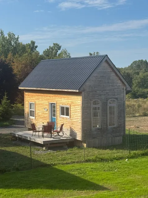 Guesthouse 4 - Image 1