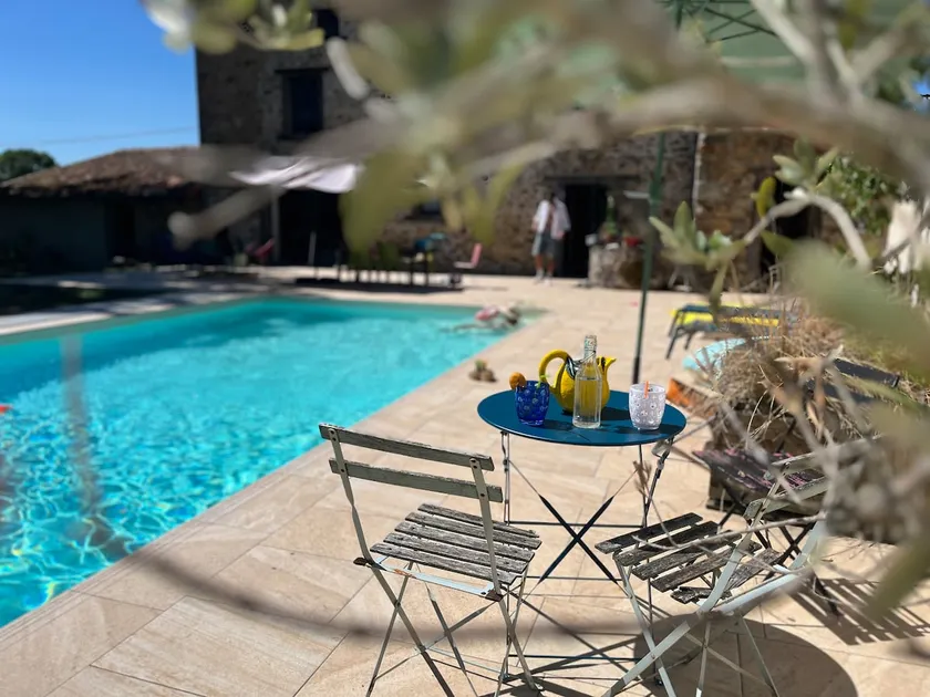 Country house with pool - Image 1