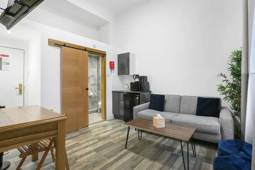 Hyde Park - Standard 1 bed - Image 1