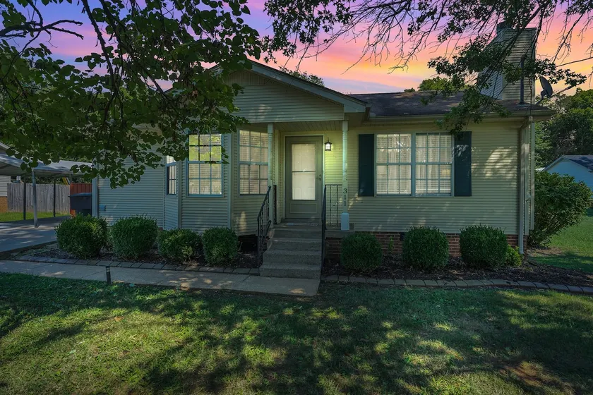 Private Home in Smyrna - Image 1