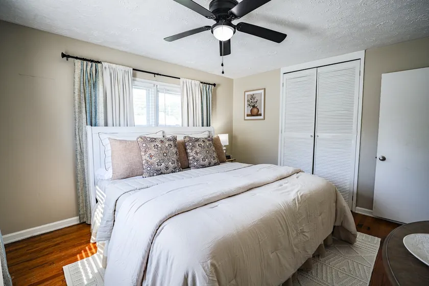 Beautiful 2 BR & 1 Bath: Close to Everything! - Image 1