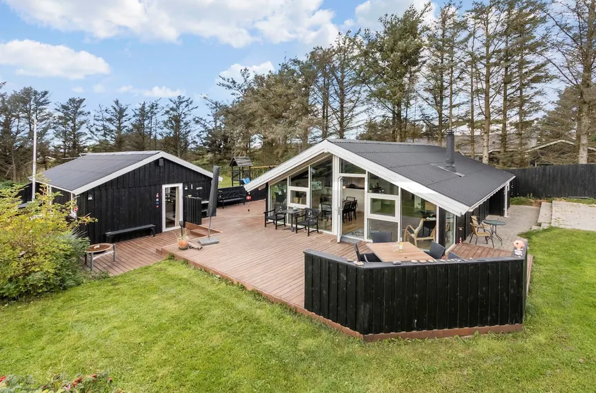 Family-friendly cottage • Close to the beach - Image 1