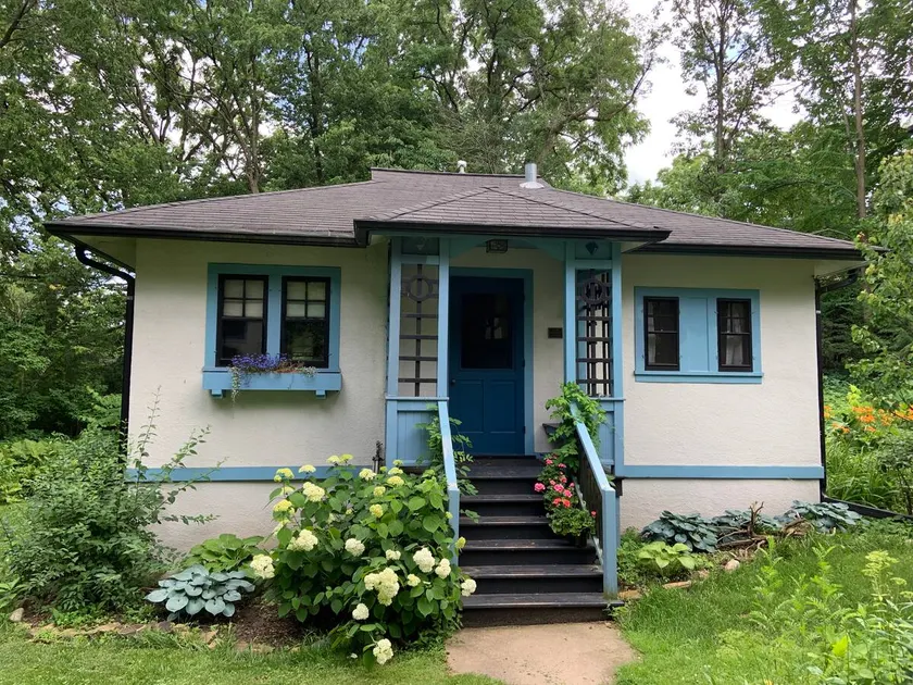 Historic guesthouse near UW - Image 1