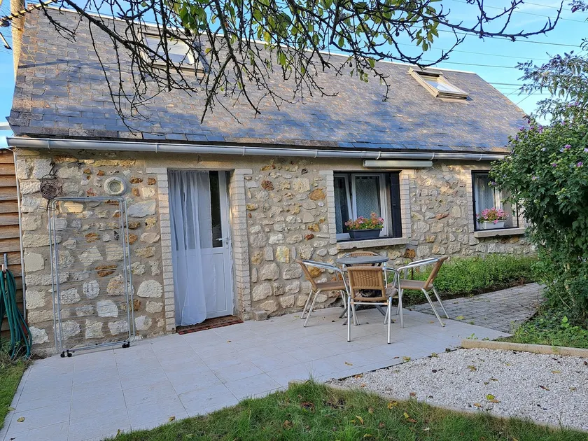 SMALL HOUSE - Image 1