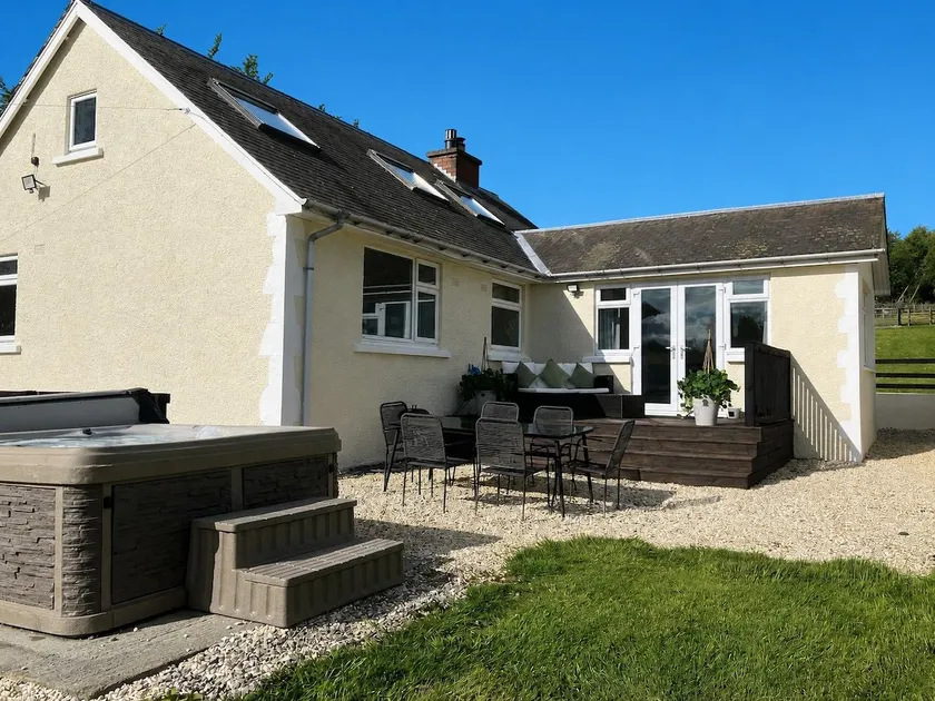 Satchells Cottage - Image 1