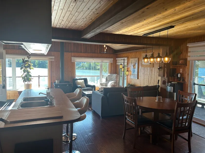 Quiet, 2 beds, lakeside cottage - Image 1