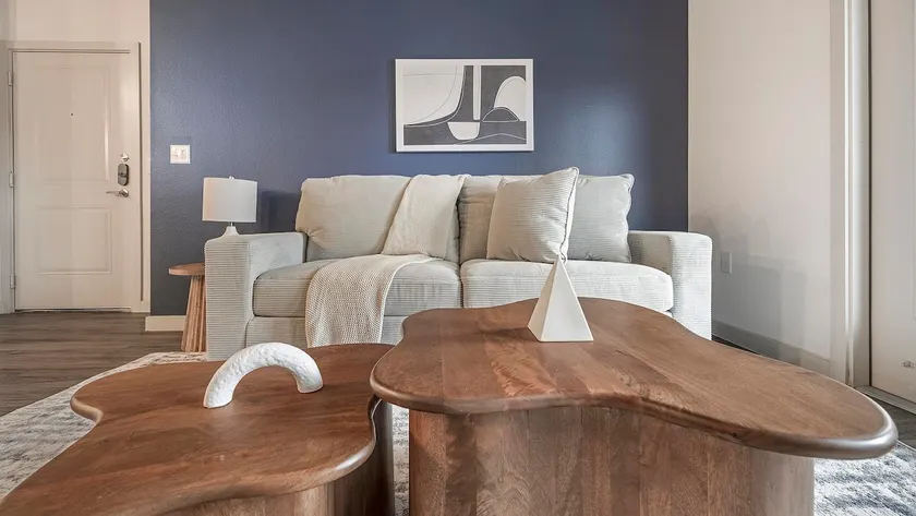 Landing | Stylish 2BD, Gym, Game Room - Image 1