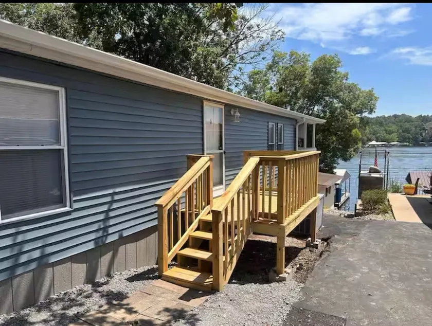 Lakeside Retreat - Image 1