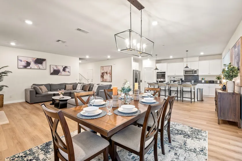 Spacious 5BR/9 beds/near airport - Image 1