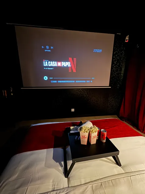 Unique suite with private cinema - Image 1