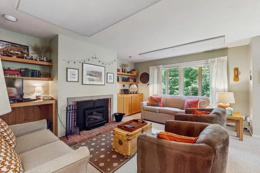 Ski-in/out 2BR condo with fireplace - Image 1