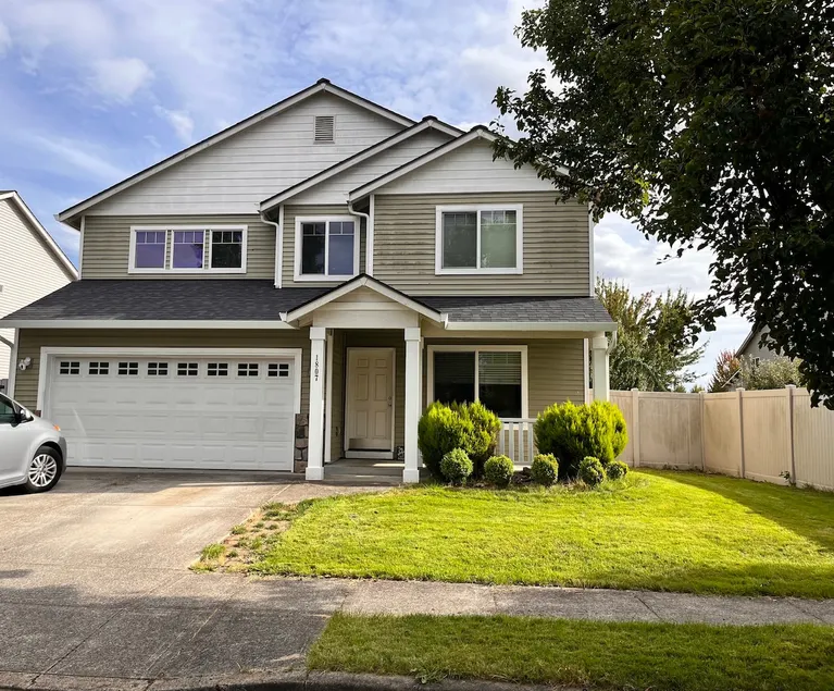 Spacious Battle Ground Home! - Image 1