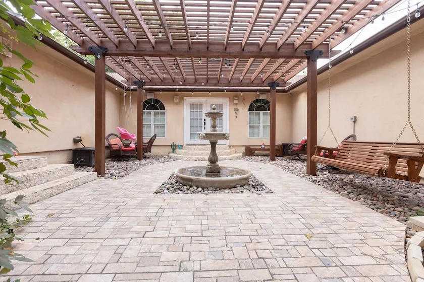 Country Oasis in the City - Image 1