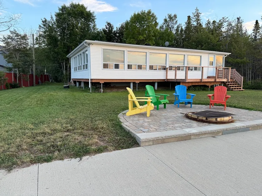 Chalet on the Bay - Image 1