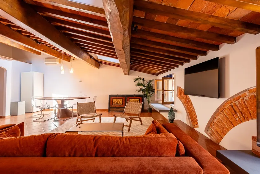 Penthouse Living Gallery in the Historic Center - Image 1