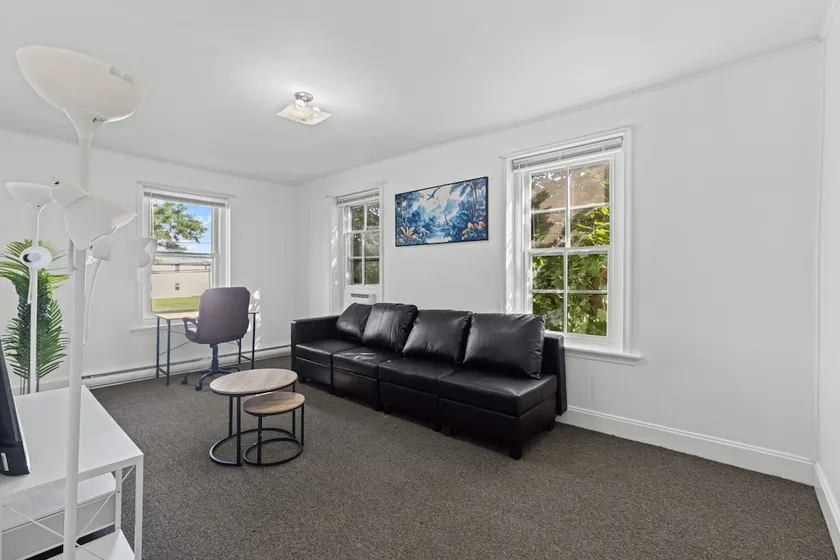 Serene One Bedroom Apartment - Image 1