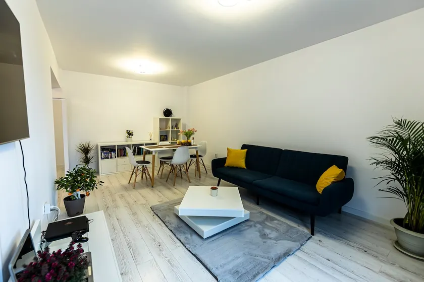 Aparthotel West Marina Cluj -parcare, check in 24h - Image 1