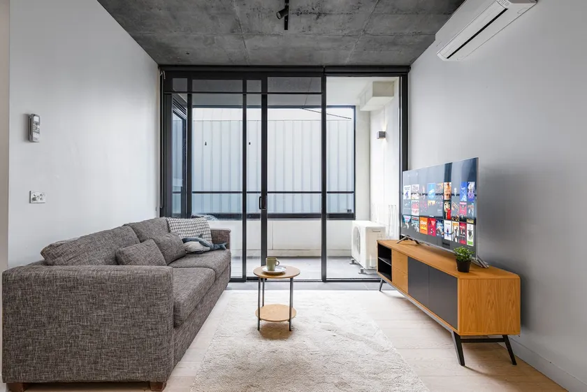 Cosy City Apartment near UniMelb &Queen Vic Market - Image 1