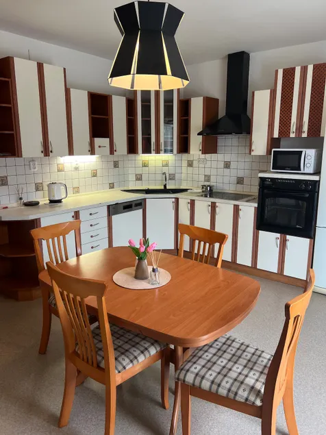 Apartment with shared pool - Image 1