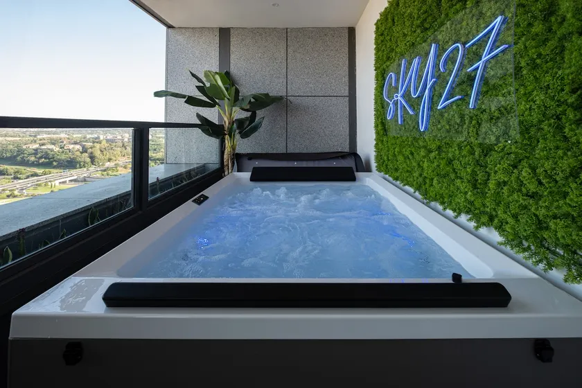 SKY27 Executive Luxury Terrace - Image 1