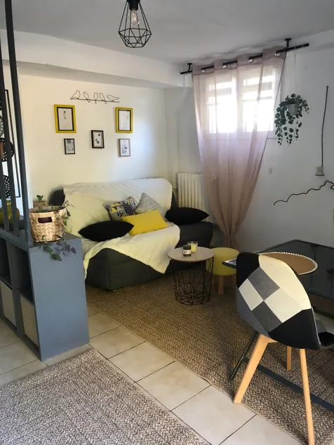 Studio in Monts, 15 minutes from Vallée des Singes - Image 1