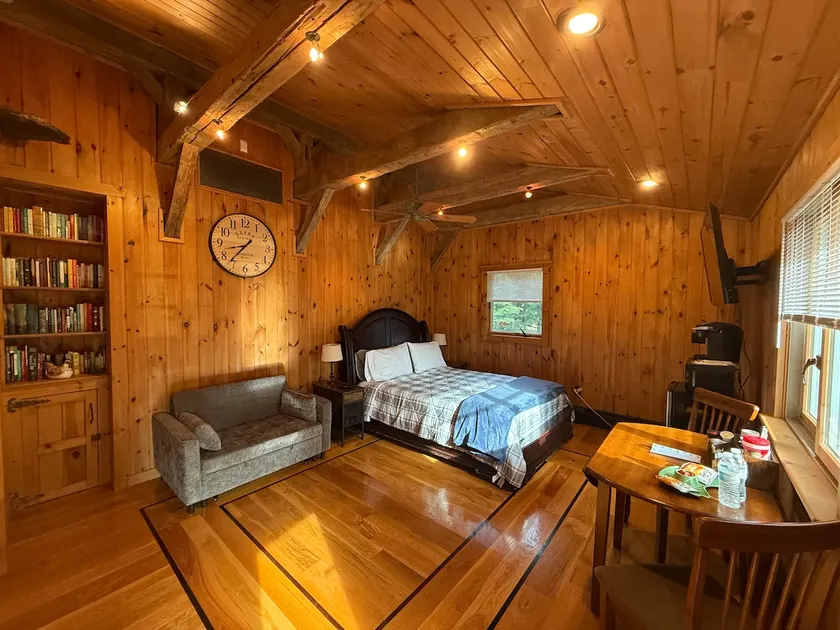Gorgeous Suite w/ Private Entrance - Image 1