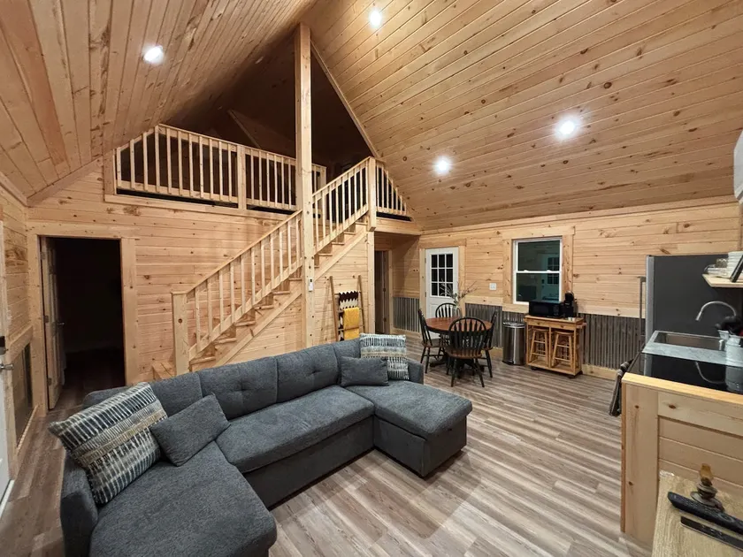 Riders Retreat on Mount Olive - Image 1