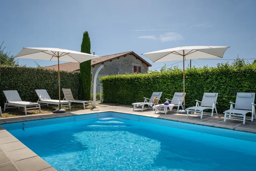 Air-conditioned house with pool in the heart of the vineyards - Image 1