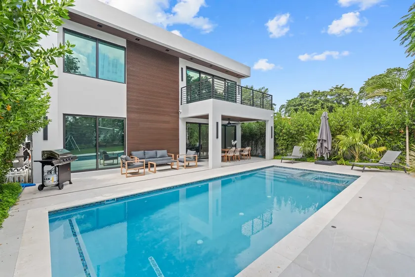 Luxury Pool Villa // 5bd 4ba - Image 1