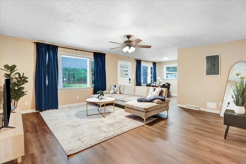 Home Away From Home: Hosts Up to 10 Guests - Image 1