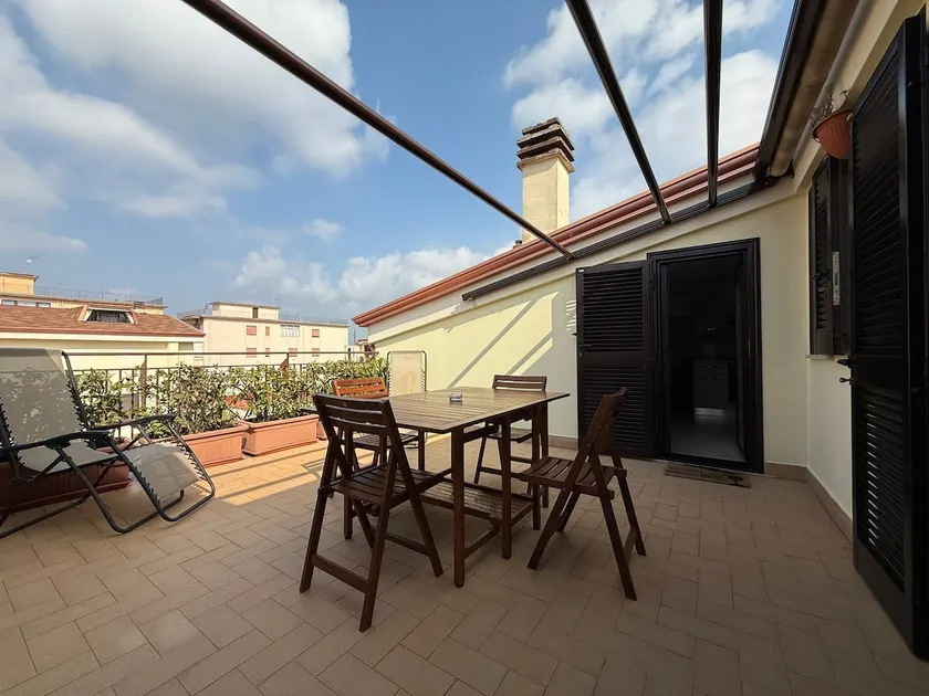 Apartment just a stone's throw from the Royal Palace of Caserta - Image 1