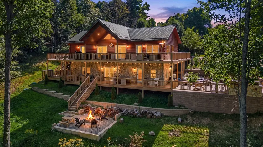 Hot Tub + Fire Pits + Pool Table Grassy Creek - Image 1