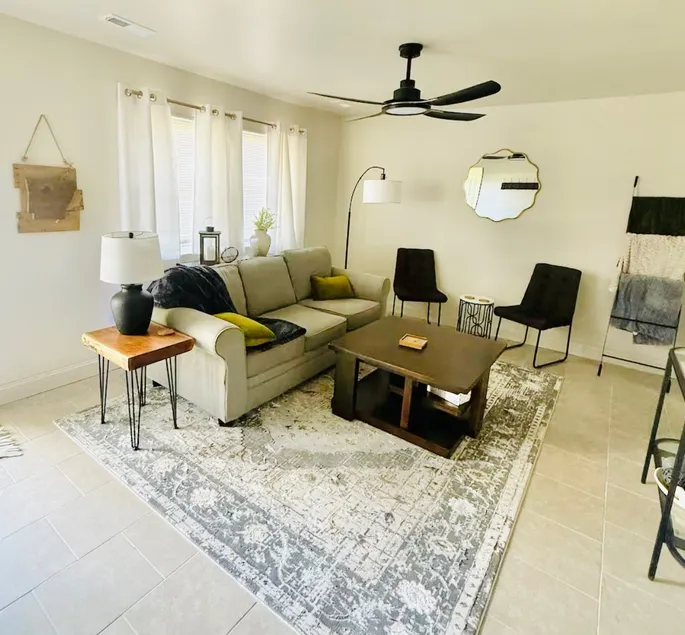 Cozy Modern Stay in Bentonville - Image 1