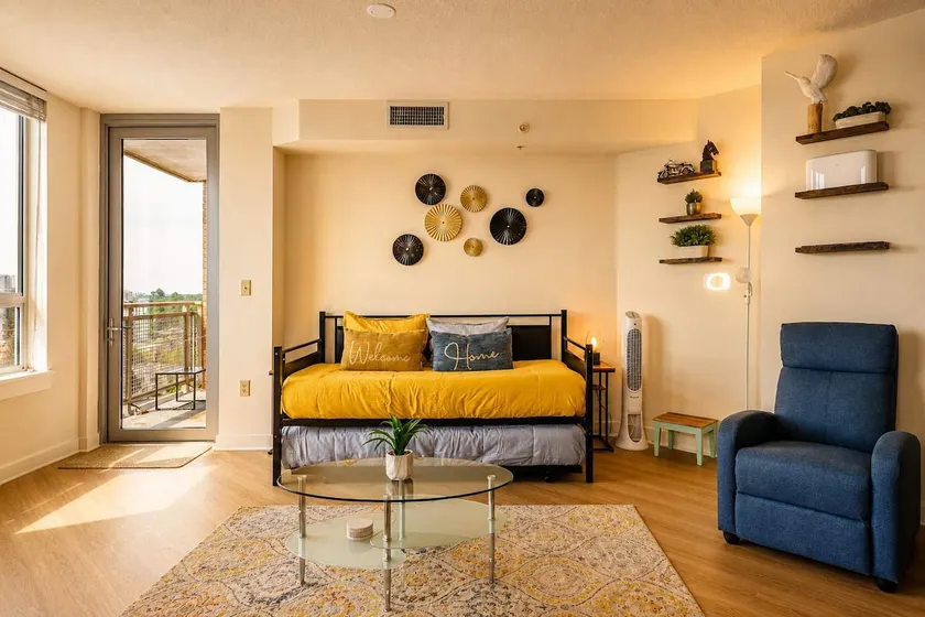 Downtown 2BR Walk to DC Metro, Gym, Parking, Pool - Image 1