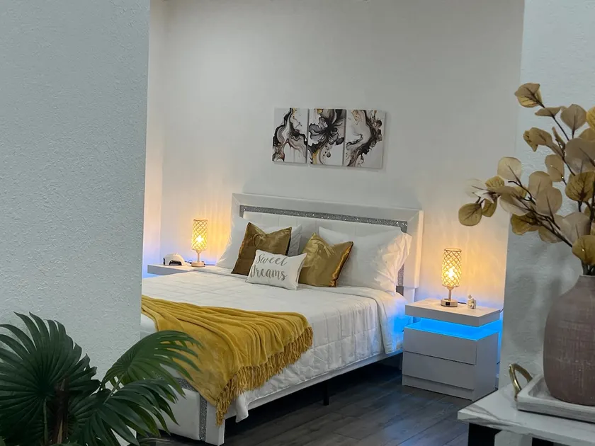 Beautiful and Romantic Private Suite - Image 1