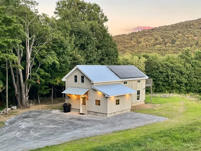 Peaceful Meadow Retreat • Cobbler Hill Farm Stay - Image 1
