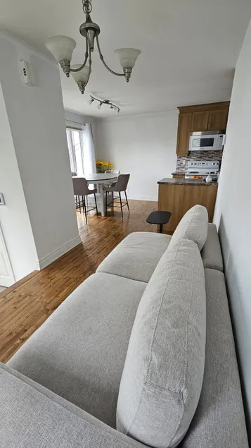 Apartment close to Montreal - Image 1