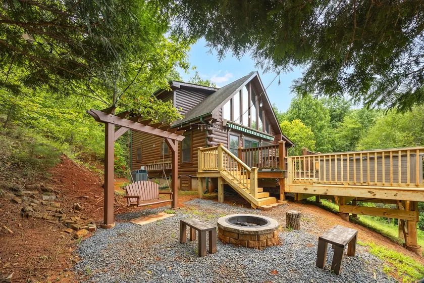 Bear Necessities Lodge - Image 1