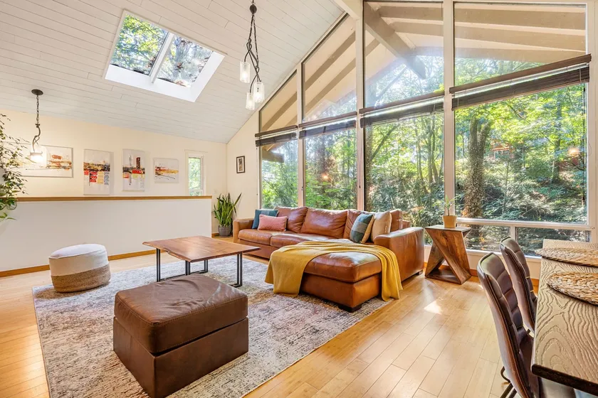 Bellevue Forest Haven Hideaway - Image 1