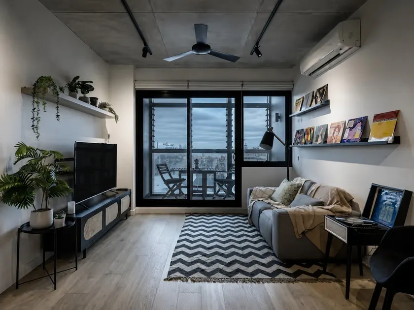 Skyline Suites - Cosy Retro Retreat, Walk to MCG - Image 1