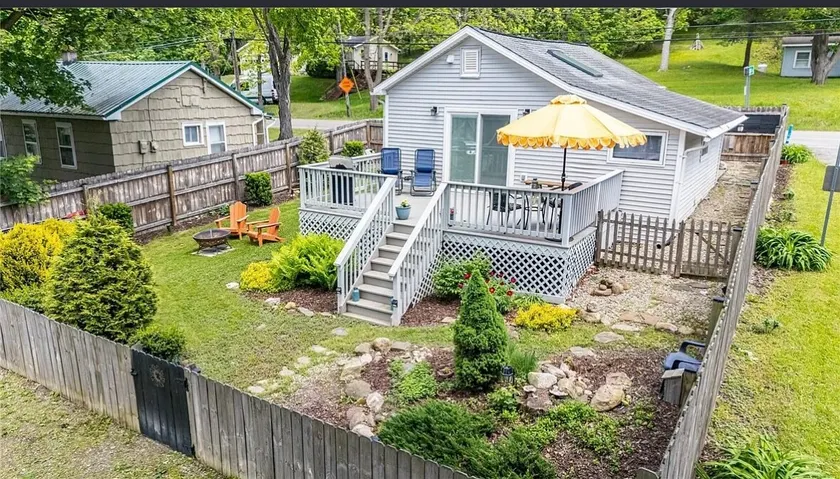 Cozy Lake Cottage • Pet Friendly - Image 1