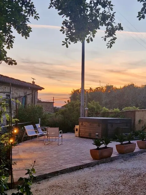 Il Greppo rustic charm Tuscan views & Hot Tub - Image 1