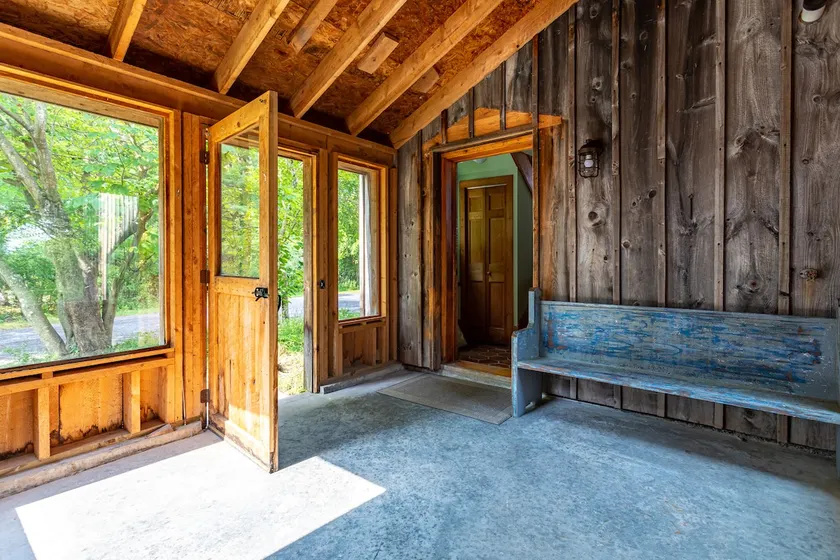 Old Chatham Retreat | Skylight Over the King Bed - Image 1