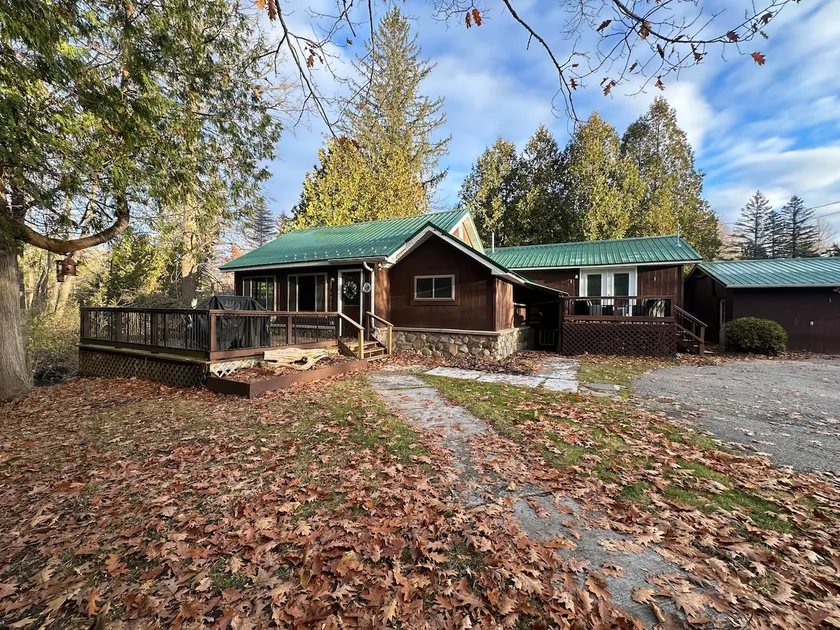 Beautiful Riverfront Home - Image 1