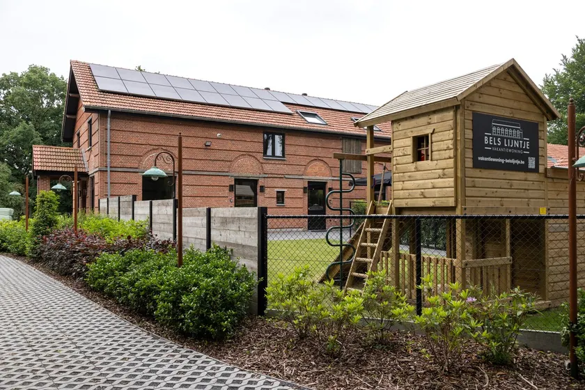 Very spacious group home for 24p - Image 1