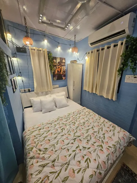 The Cozy Hideaway at Chapel –Bandra Near Lilawati - Image 1
